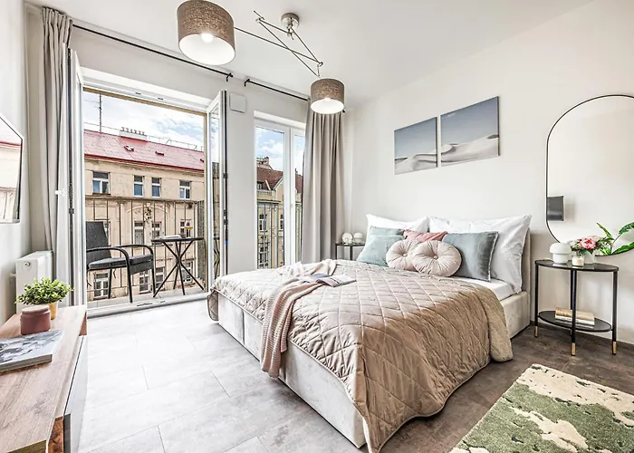 Three Bedroom Aparment With Terrace By Prague Days