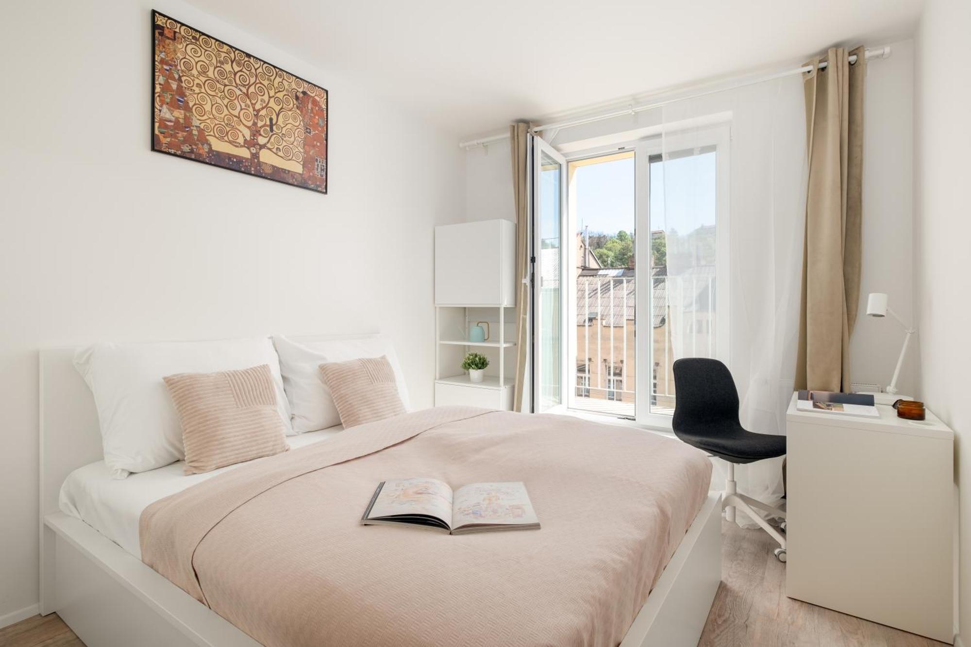 Three Bedroom Aparment With Terrace By Days Appartamento