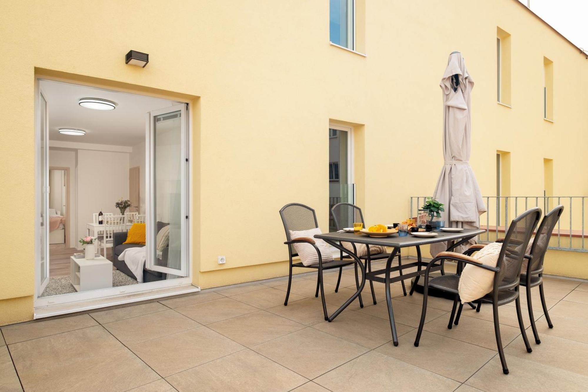 Three Bedroom Aparment With Terrace By Days Praga